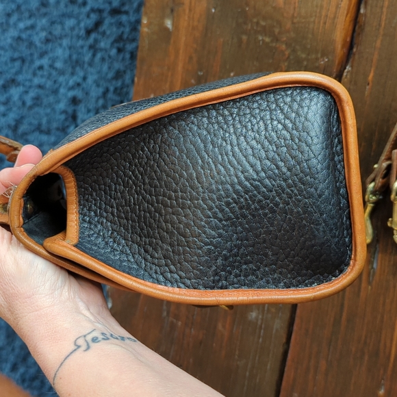 Vintage Dooney & Bourke Carpet Bag - Picture 3 of 16